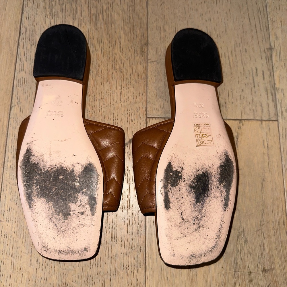 Gucci Women’s slide with Gold Hardware - Picture 2 of 3